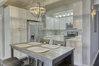 Building Photo - Luxurious 2 Bed, 2 Bath Condo with Stunning Views in Governor's Park!