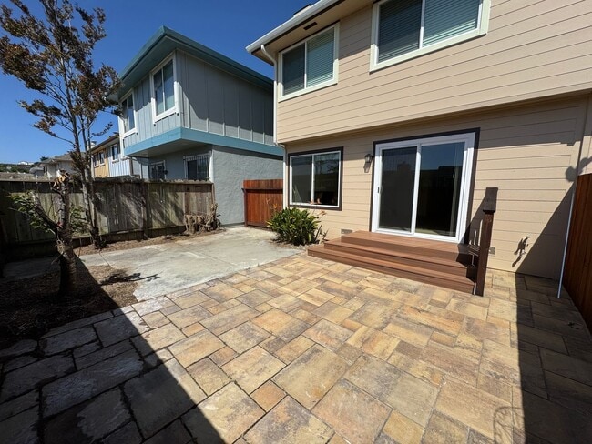 Building Photo - Beautifully Renovated 4-Bedroom Home in We...