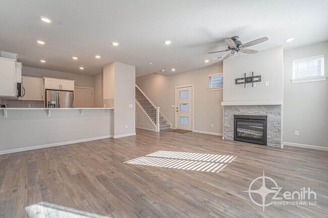 Building Photo - 4237 S Waters Edge Wy