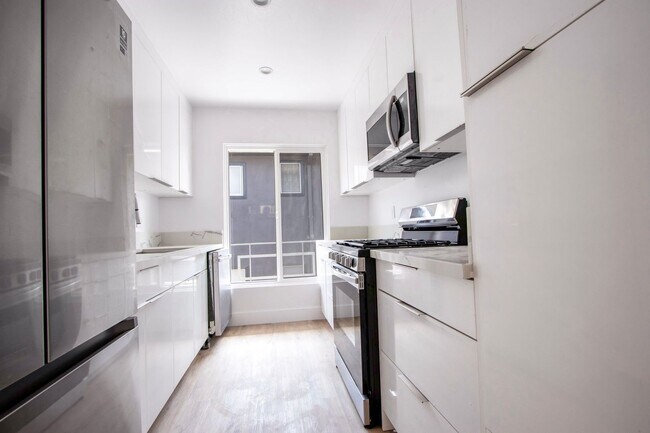 Interior Photo - 1040 S Genesee Ave