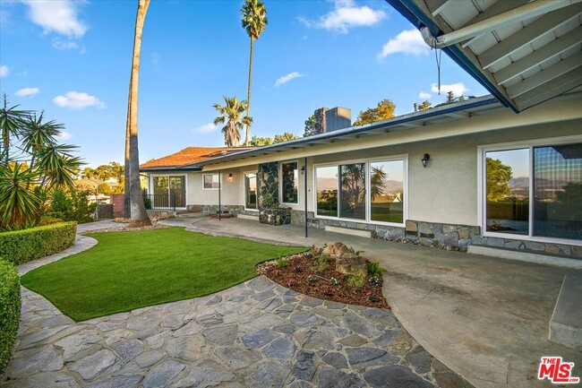 Building Photo - 15451 Longbow Dr