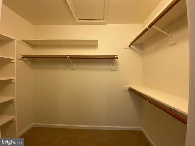 Building Photo - 10706 Eden Brook Dr