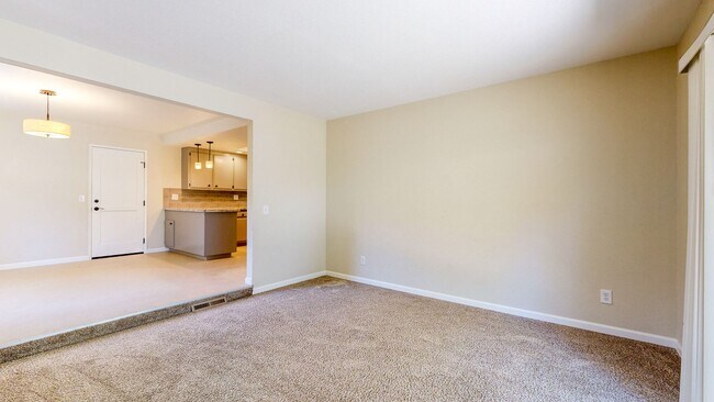Building Photo - Rincon Valley Single Level, Landscaper Included!
