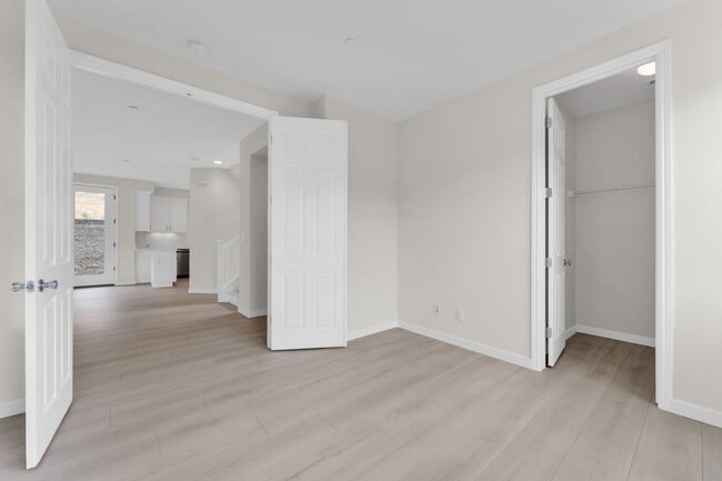 Building Photo - Gorgeous remodeled 3 bedroom, 3 full bathroom home for rent!