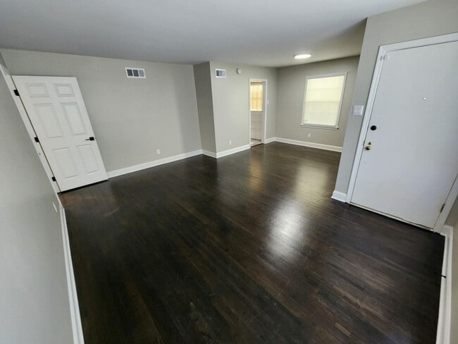 Building Photo - Rare opening with a 4 bedroom @5259 Sequoia
