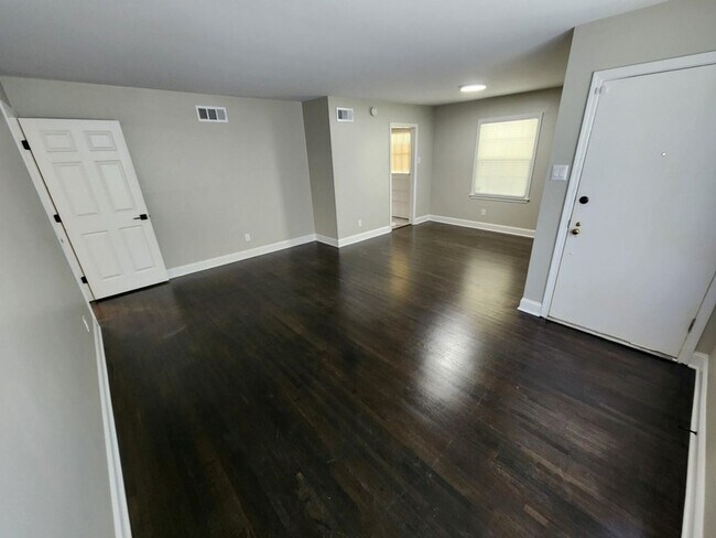 Building Photo - Richland Elementary District - 4 Bedroom Home