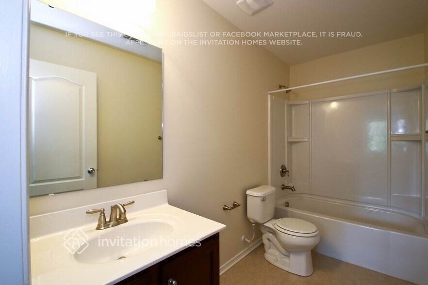 Building Photo - 16141 Spruell St