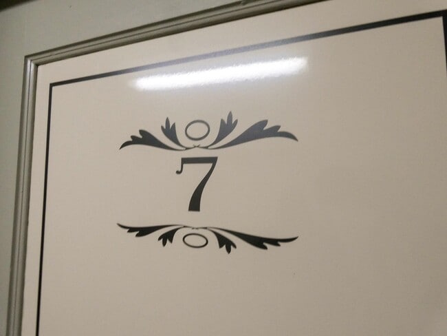 Building Photo - 15 E Main St