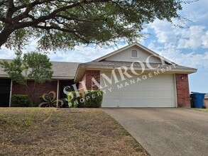 Building Photo - 613 Park Meadows Dr