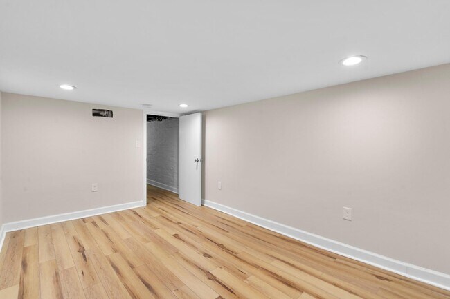 Building Photo - 428 N Patterson Park Ave