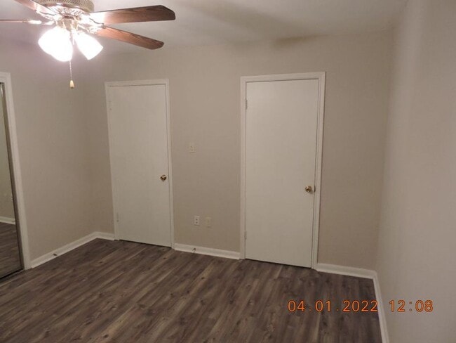 Building Photo - Great Condo Close to Southgates of  LSU
