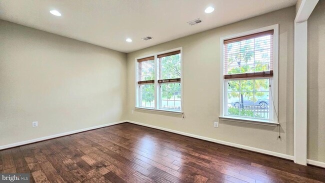 Building Photo - 10607 School St