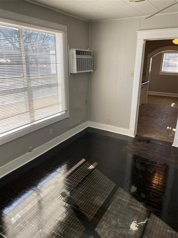 Building Photo - 1613 Park St