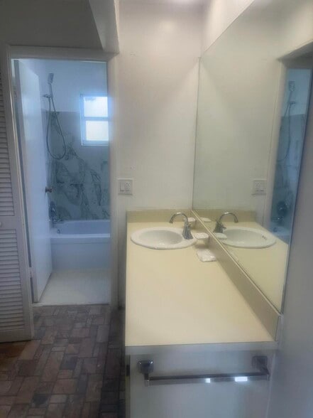 Building Photo - 202 Sparrow Dr