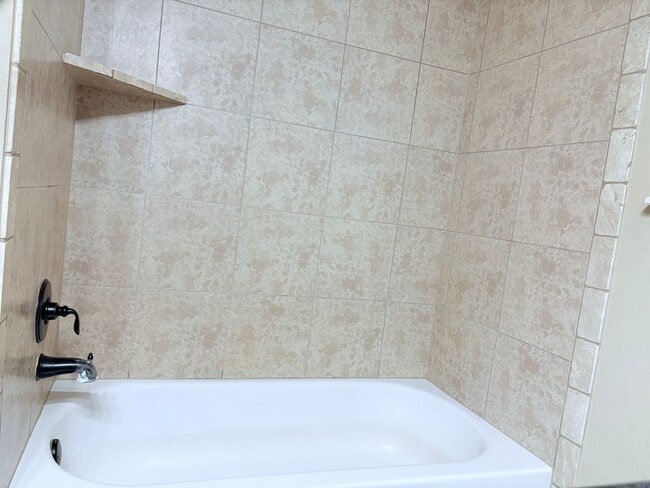 Building Photo - Large four bedroom home in Edmond