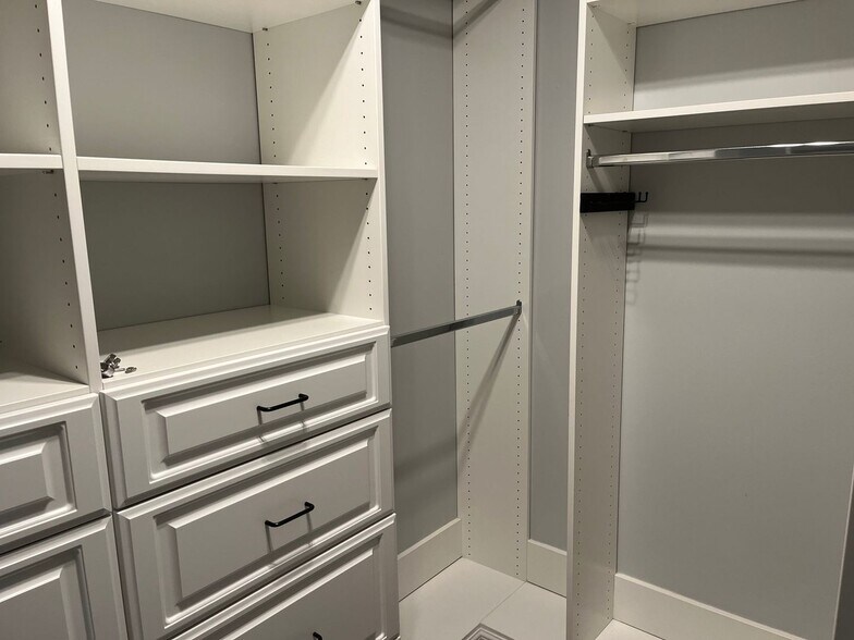 Building Photo - 10515 Hawick Ct