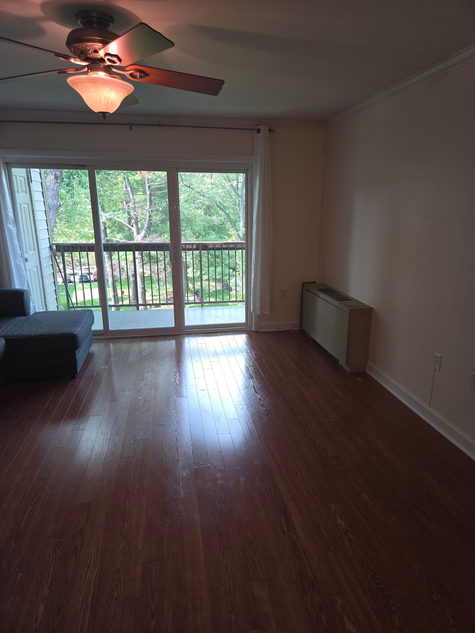 Building Photo - 7420 Lakeview Dr