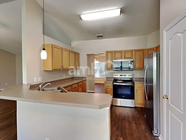 Building Photo - 1913 Southern Oak Loop