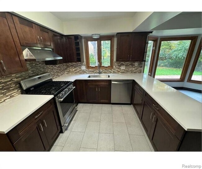 Building Photo - 5160 Orchard Crest