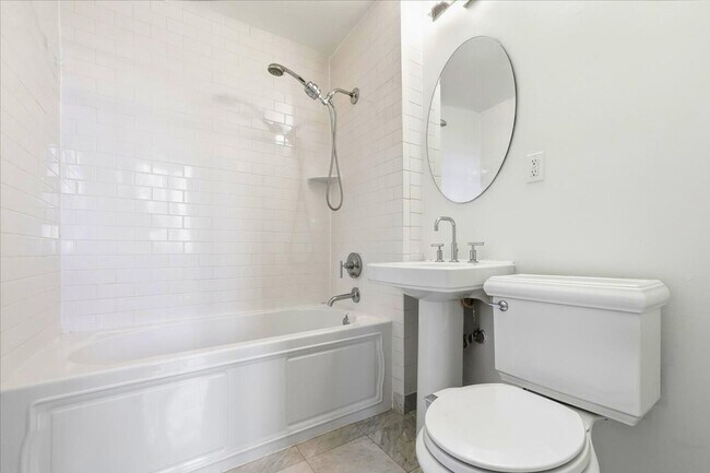 Building Photo - 357 Varick St