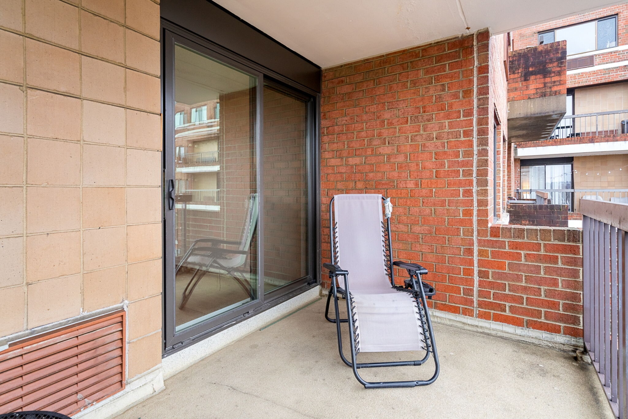 Building Photo - 200 Lombard St