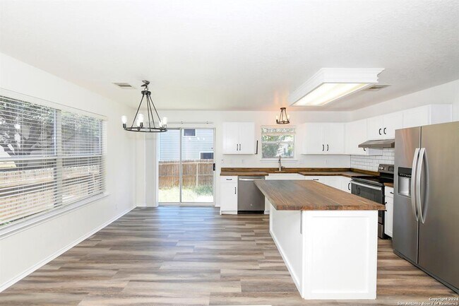 Building Photo - 16134 Branching Oaks