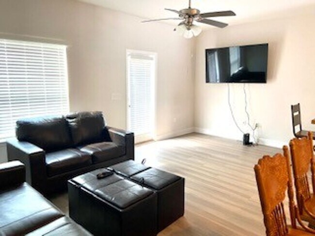 Building Photo - FURNISHED!!!  BEAUTIFUL 3 BEDROOM 2.5 BATH...