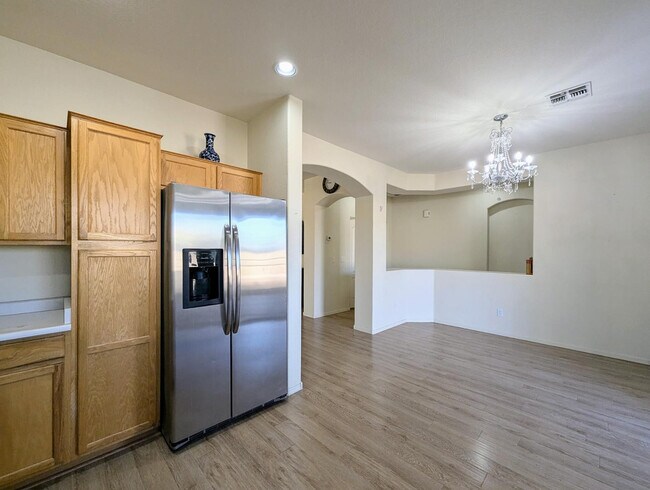 Building Photo - 5770 W Golden Ln