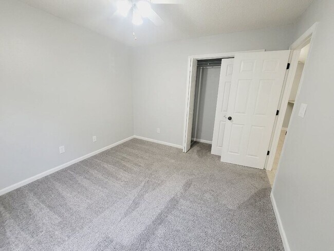 Building Photo - LOVELY 3/2 w/ Screened Porch, New Carpet in Bedrooms, Washer/Dryer, & Privacy Fenced Yard! Includ...