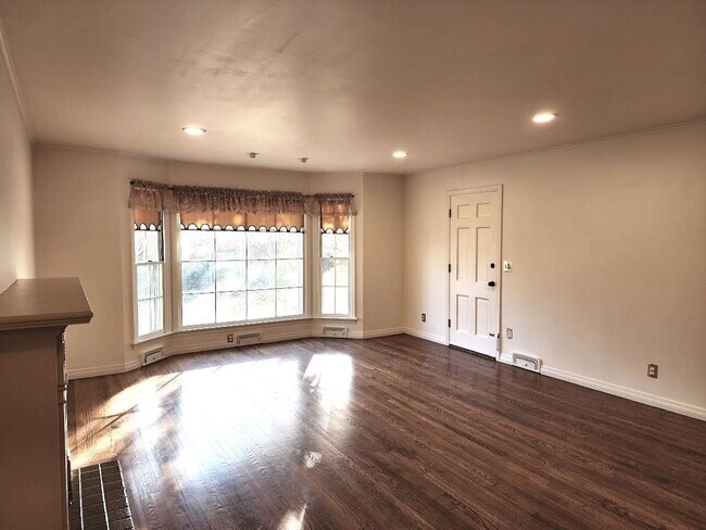 Building Photo - 2 Bed 1.5 Bath 1 Car Garage in the GRADY MUSGRAVE LAKESIDE Addition