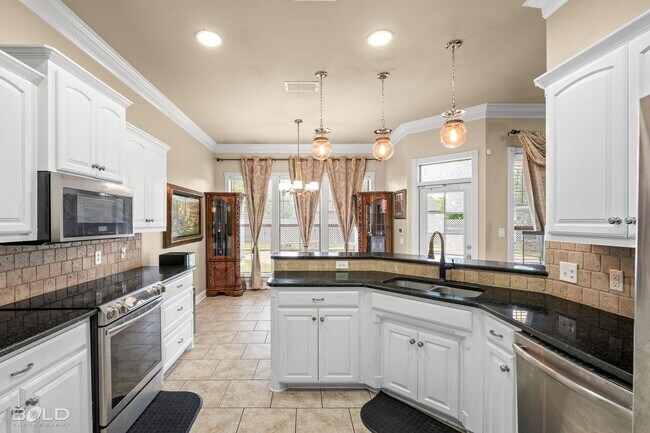 Building Photo - Check Out this 4 Bed 2 Bath with A Pool and Hot Tub