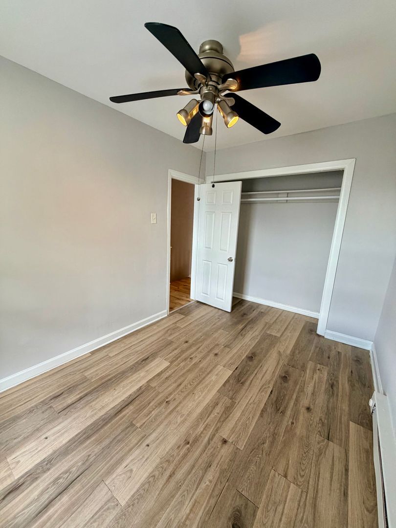 Building Photo - Rare 5-Bedroom Gem in Kingsessing