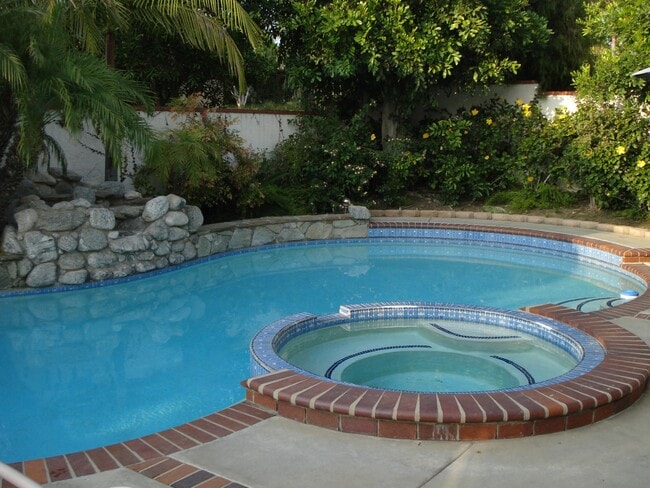 Building Photo - 20405 Via Sonador