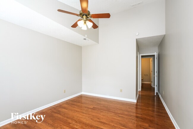 Building Photo - 6753 Long Run Dr