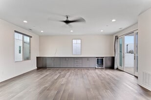 Building Photo - 5533 Palm Dr