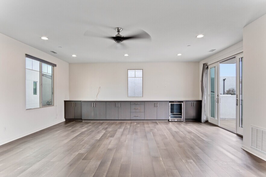 Building Photo - 5533 Palm Dr