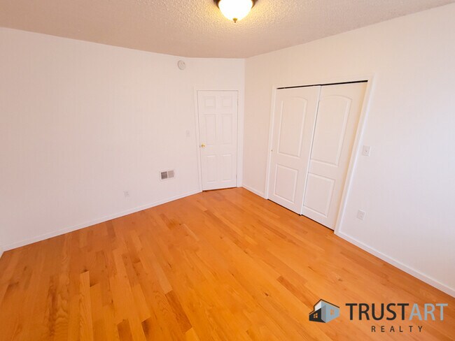 Building Photo - 3 bedroom house in Tacony