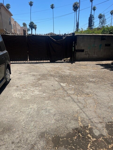 Building Photo - 524 W 81st St