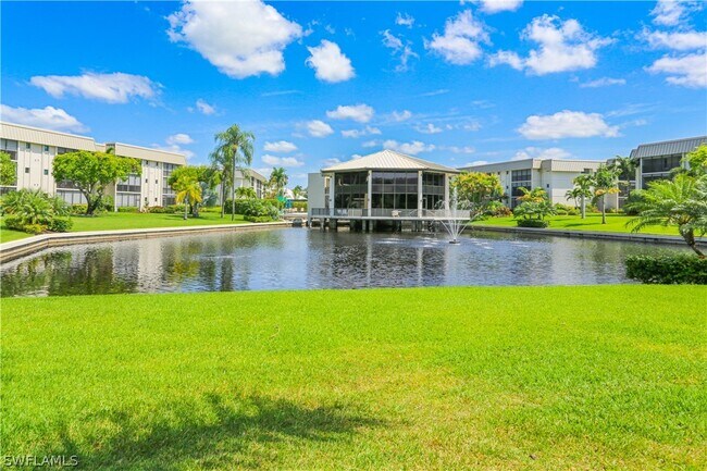 Building Photo - 788 Park Shore Dr