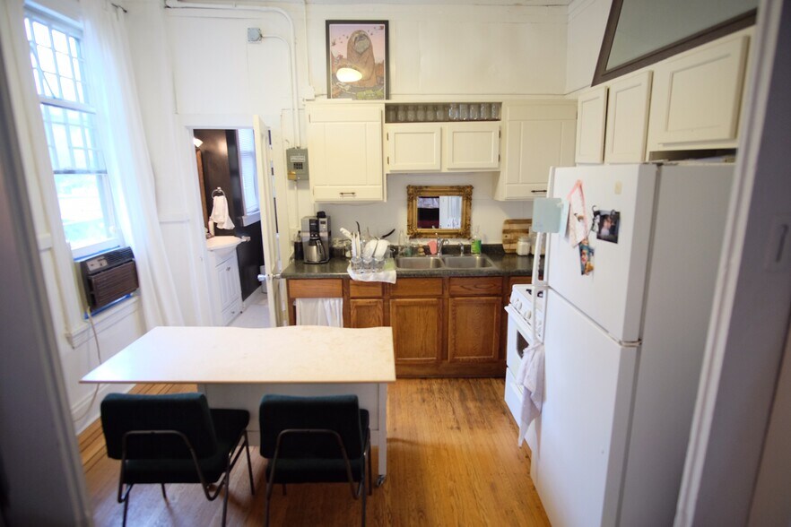 Primary Photo - 2413 DuPont Ave S