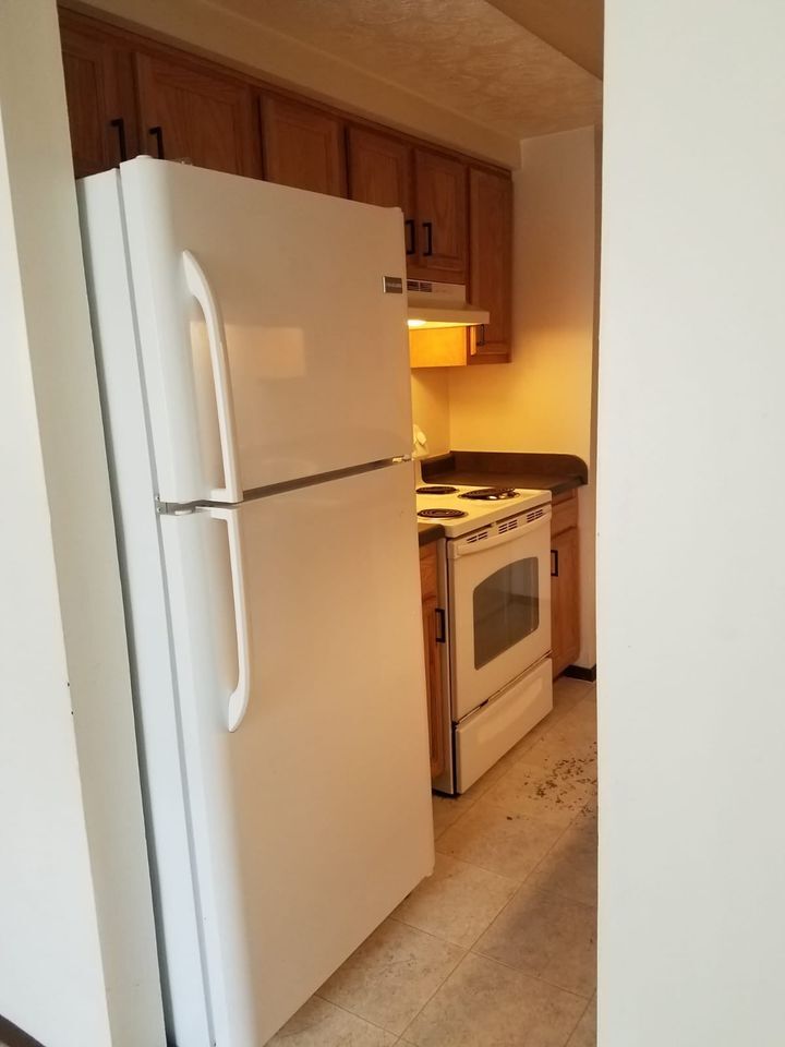 Kitchen - Fridge - 1299 Hilltop Cir