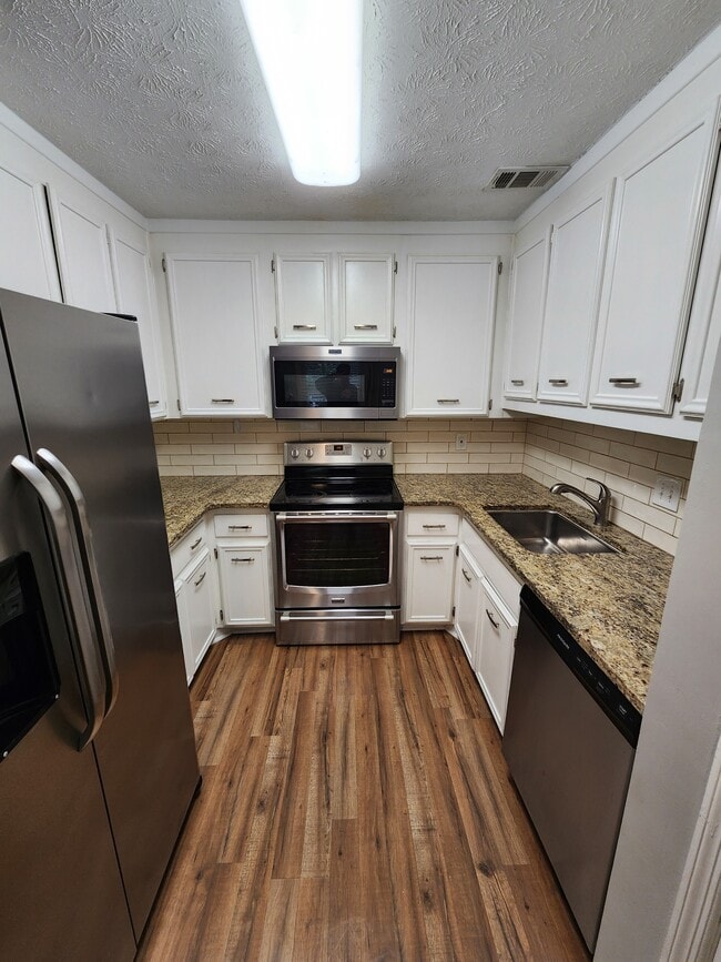 Building Photo - 365 Winding River Dr