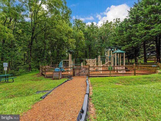 Building Photo - 7129 Bodkin Wy