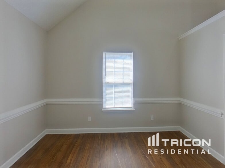 Building Photo - 717 Forest Valley Ln