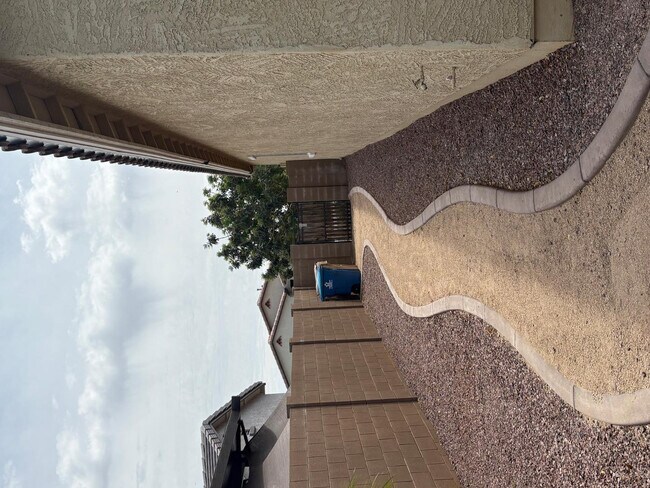 Building Photo - 21248 W Palm Ln