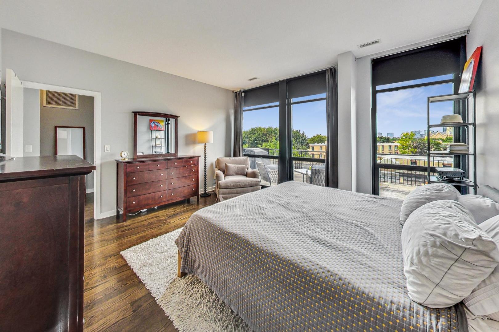 Building Photo - 1111 W 14th Plz