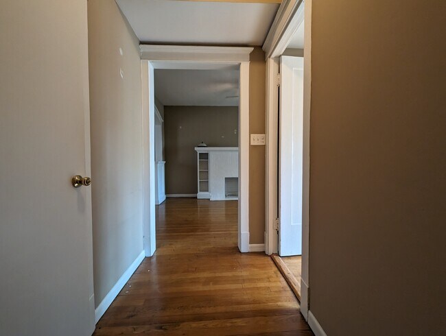 Building Photo - 2657 N St Louis Ave