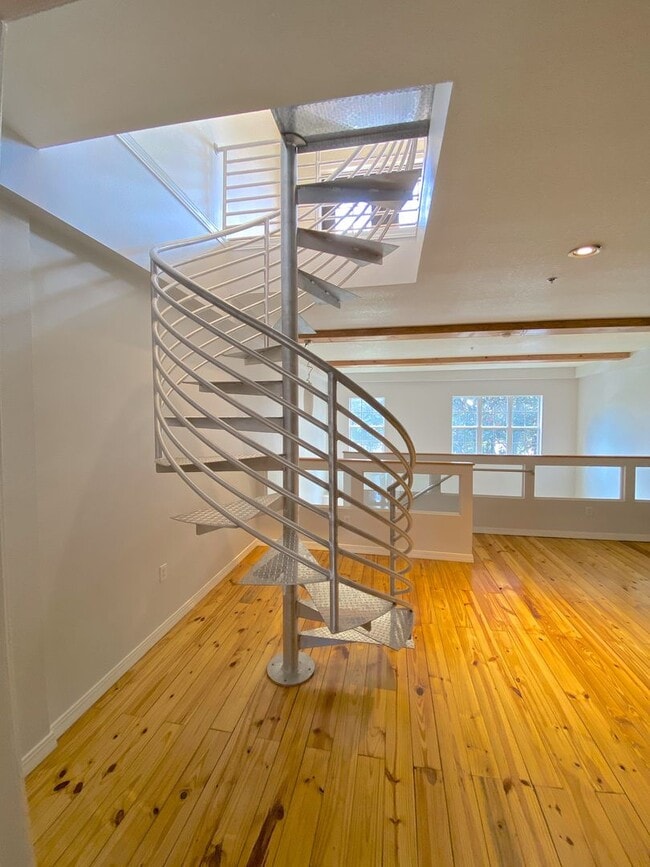 Building Photo - Stunning and Unique Luxury Town Home for Rent in the heart of sought after SODO!