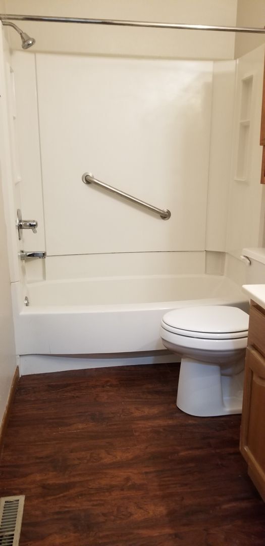 Building Photo - HALF OFF FIRST MONTH'S RENT SPECIAL! 2 Bedroom 1 Bath Condo