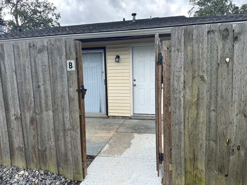 Building Photo - 3950 SE 19th Ave